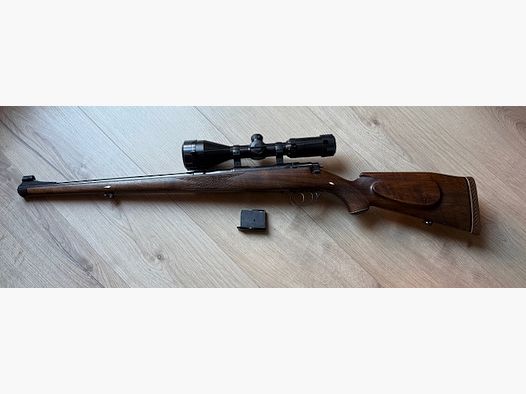 Anschütz Repetierstutzen 222 Remington mit AKAH 2,5-12x56 4LP
