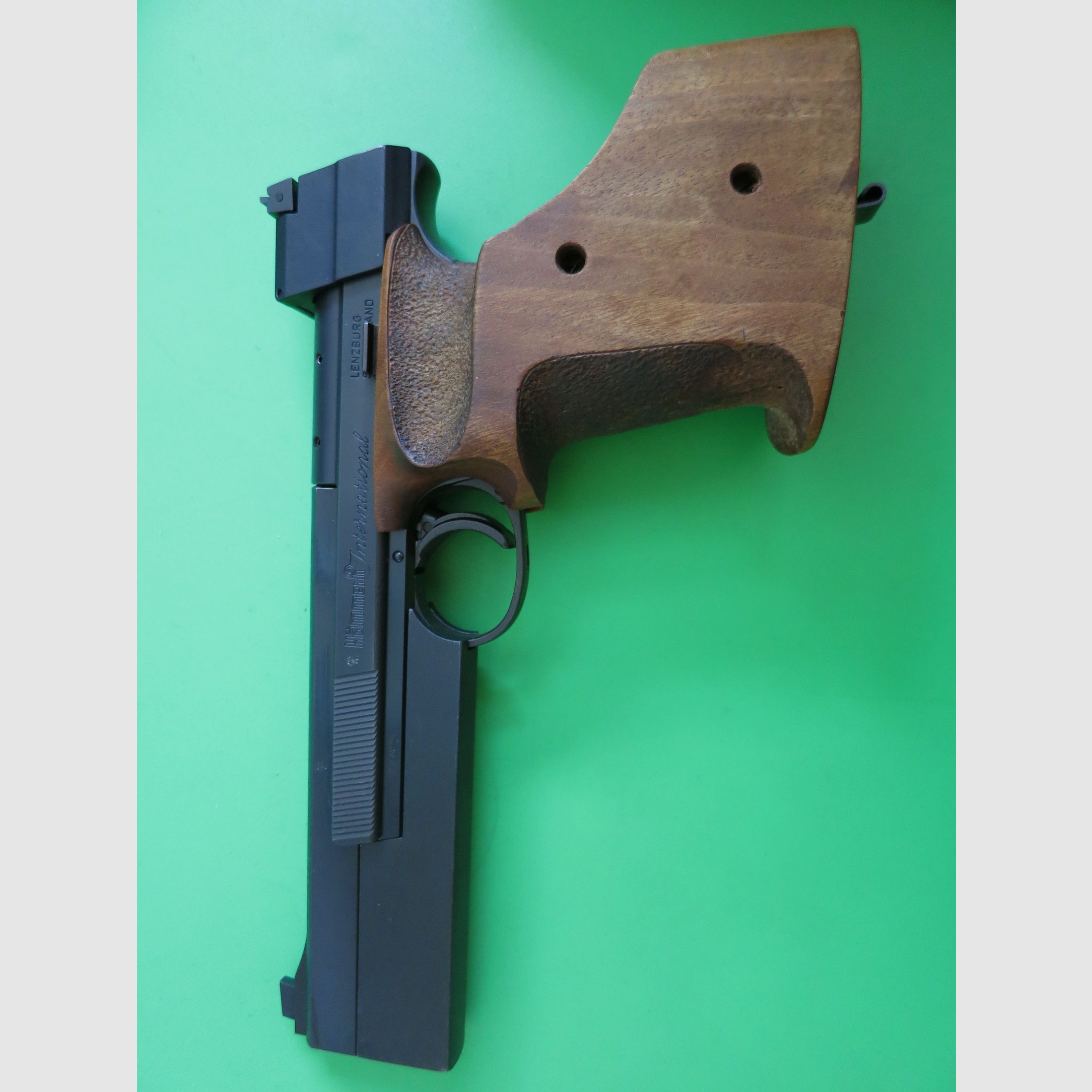 Hämmerli International 208, beste schweizer Ziel- Sportpistole, .22lr +Laufgewicht +NILL-Sportgriff      #49