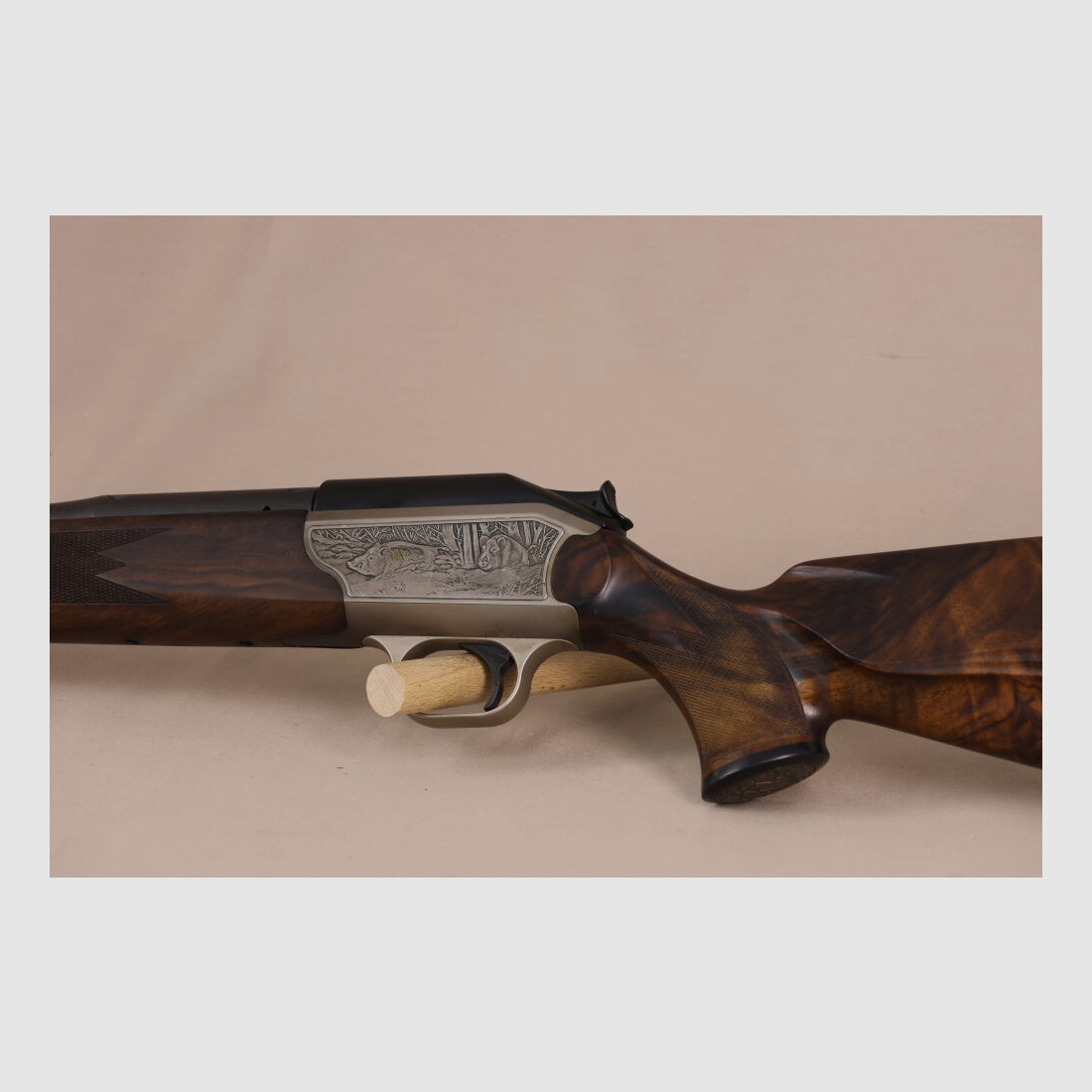 Blaser R93 // toll gemasertes Schaftholz // Holz-Kammergriffkugel