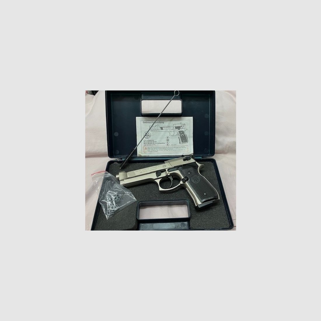 Pistola Co2 Umarex Modello Beretta 92 FS, calibro 4,5 mm