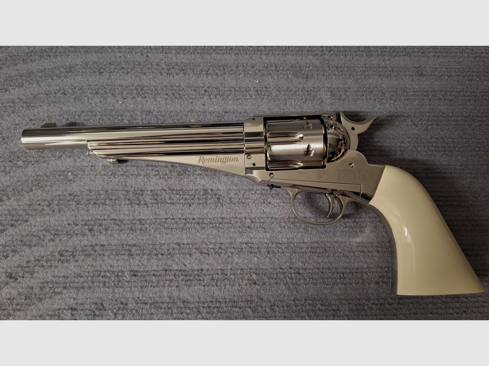 Revolver Co2 Remington 1875 in metallo pieno nichel / ottica avorio 4,5 mm diabolo / pallini in acciaio