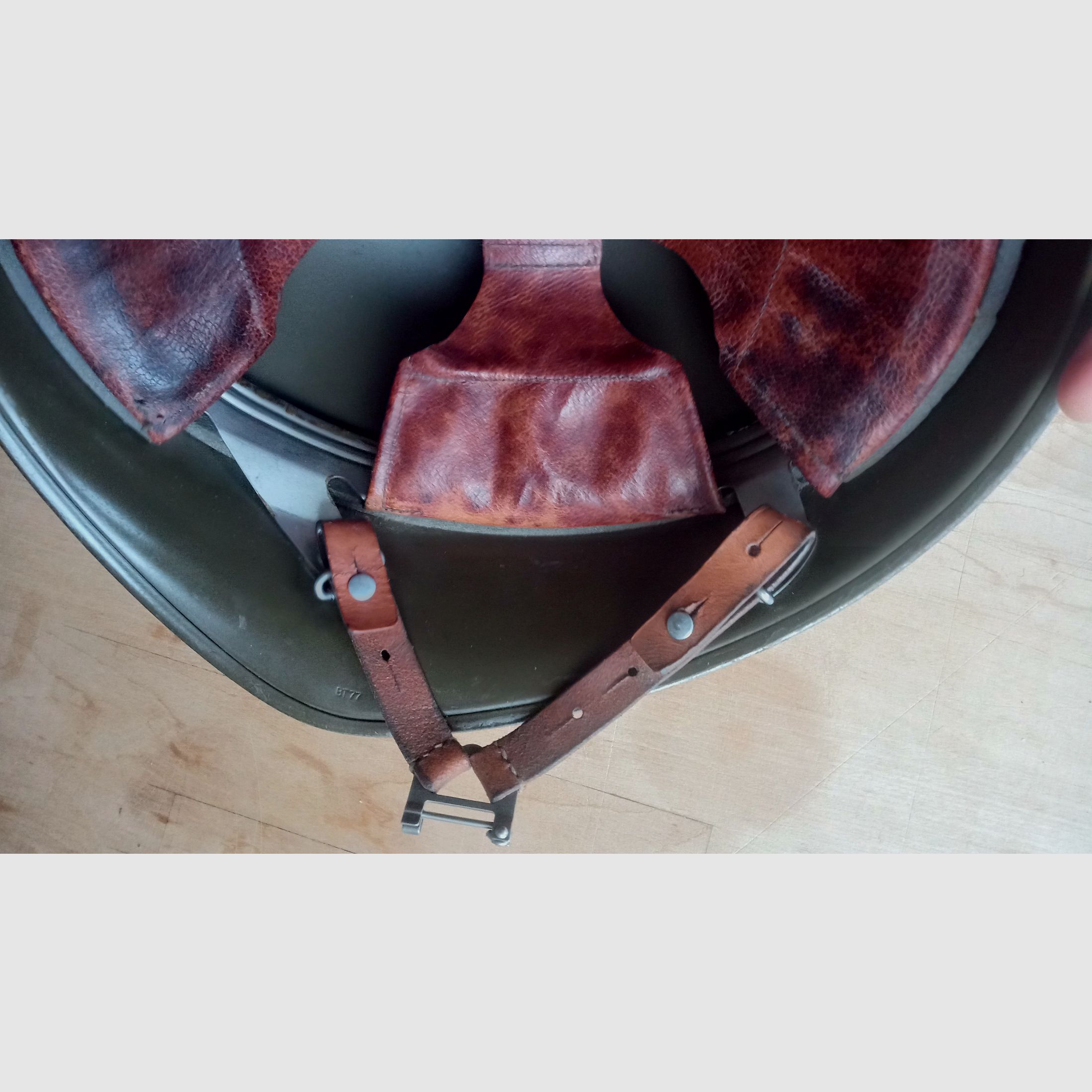 Schweizer Armee Helm aus U-Boot-Stahl in kleiner Größe 55-56 / ideal für Zivilschutz / Stahlhelm Swiss Made