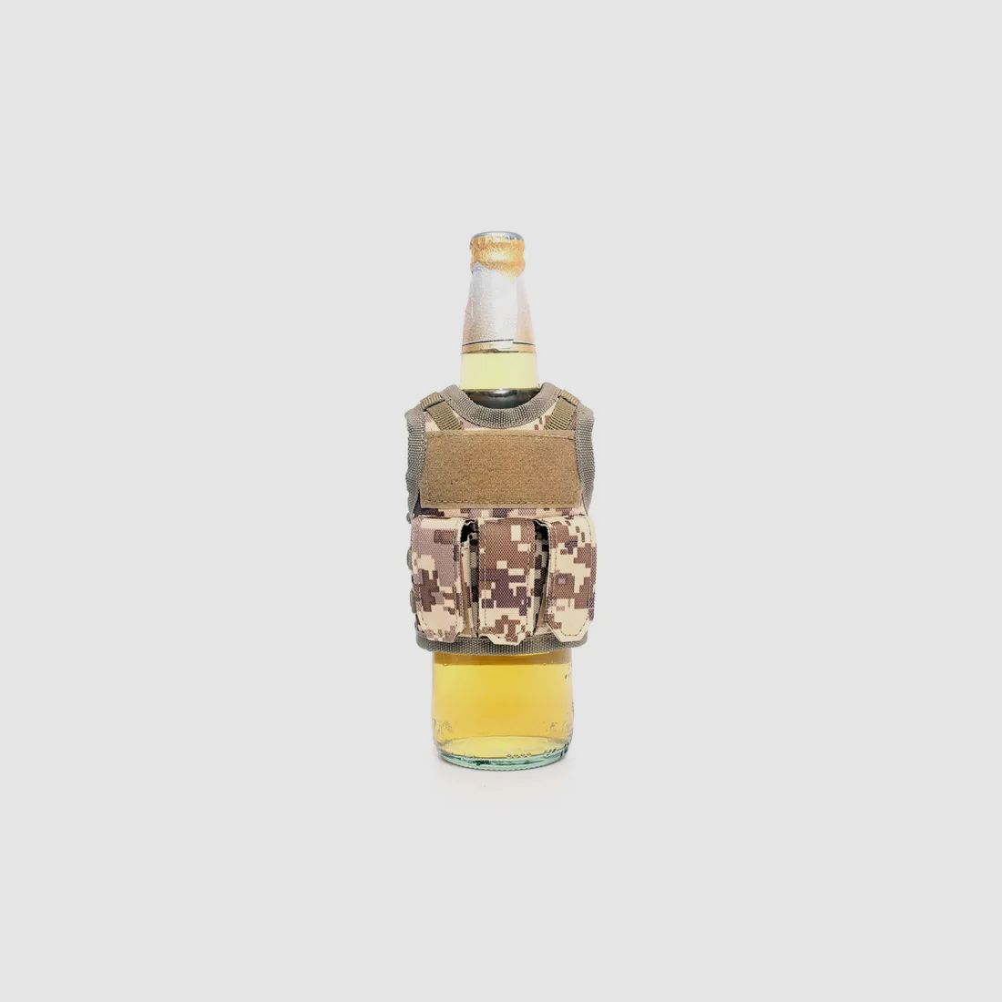 Mini Tactical Schutzweste mit Fronttaschen für Bierflasche / Weinflasche / Thermosflasche - Digital-Desert