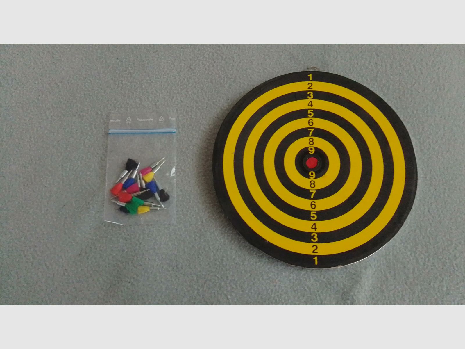 Spring pin 4.5mm with matching dartboard (NEW) for air rifle/air pistol