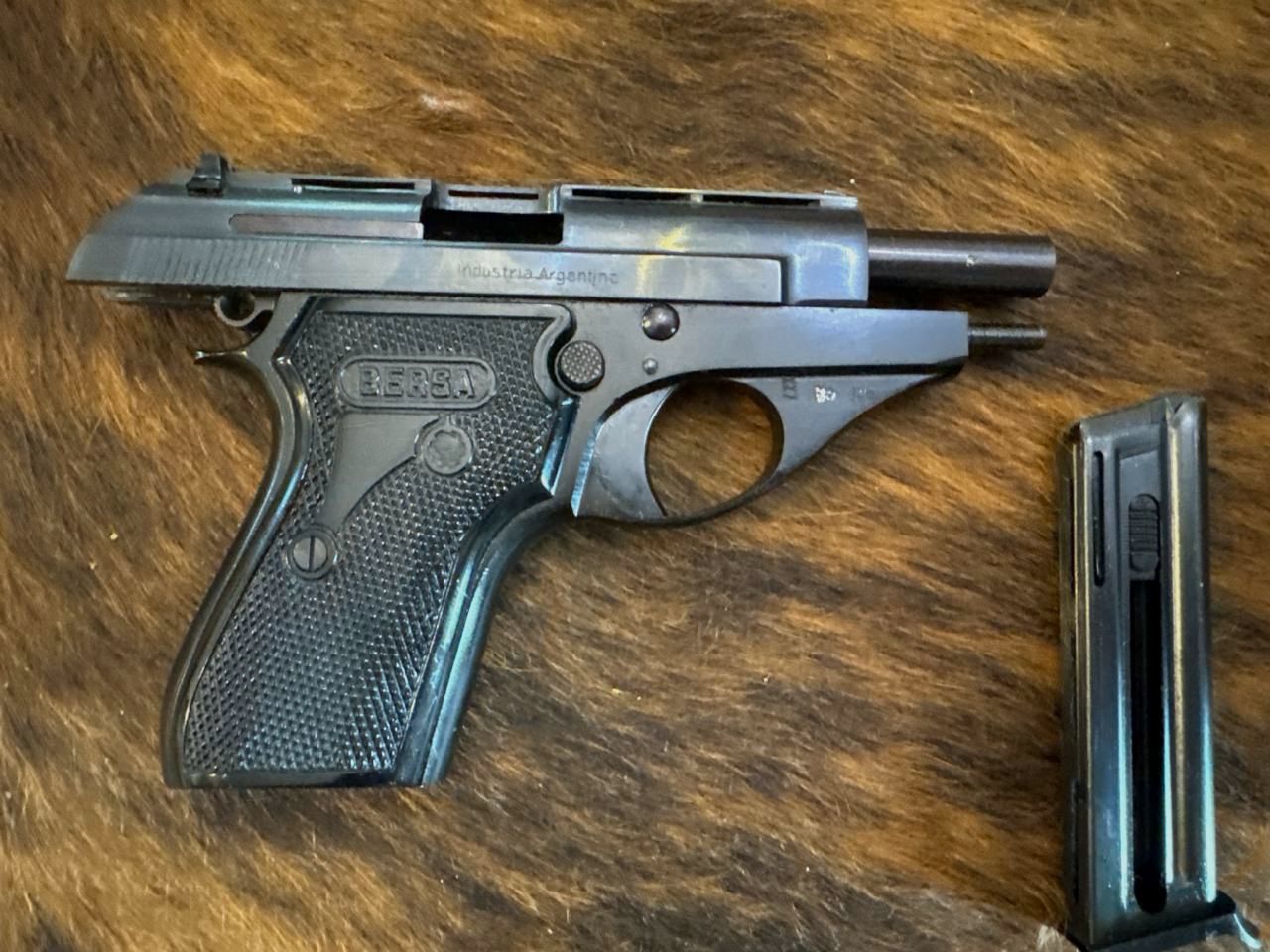 Pistole Bersa Modell 64 Kaliber .22 LR – Klassische Selbstladepistole, Bild 4 von 5