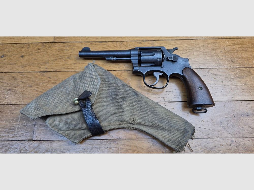 Zeer mooie revolver Smith & Wesson « Victory » – De Hand ejector 1899 en het toekomstige model 10 uit de Tweede Wereldoorlog – Kal. 38 SW / 38-200 – Uitstekende mechanica – Mooie esthetische staat – Mooie loop – Persoonlijk wapen van een Franse « Jedburgh » commando van Force 156 van de Britse SOE in Indochina – Zeer zeldzaam lokaal holster – Wapen uit begin januari 1944 vol geschiedenis – TBE, afbeelding 1 van 31