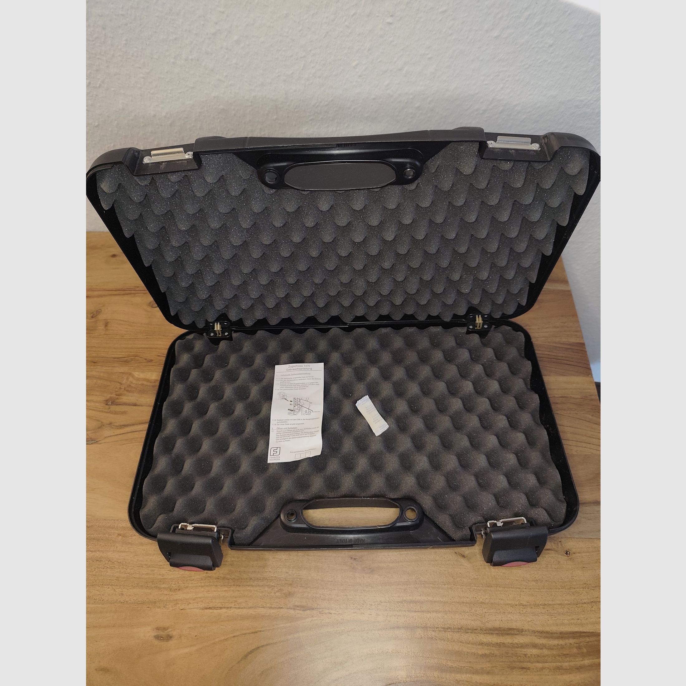  Madbull Pistolenkoffer Deluxe 50 x 30,5 x 8,5cm mit Zahlenschloss schwarz  Neu!