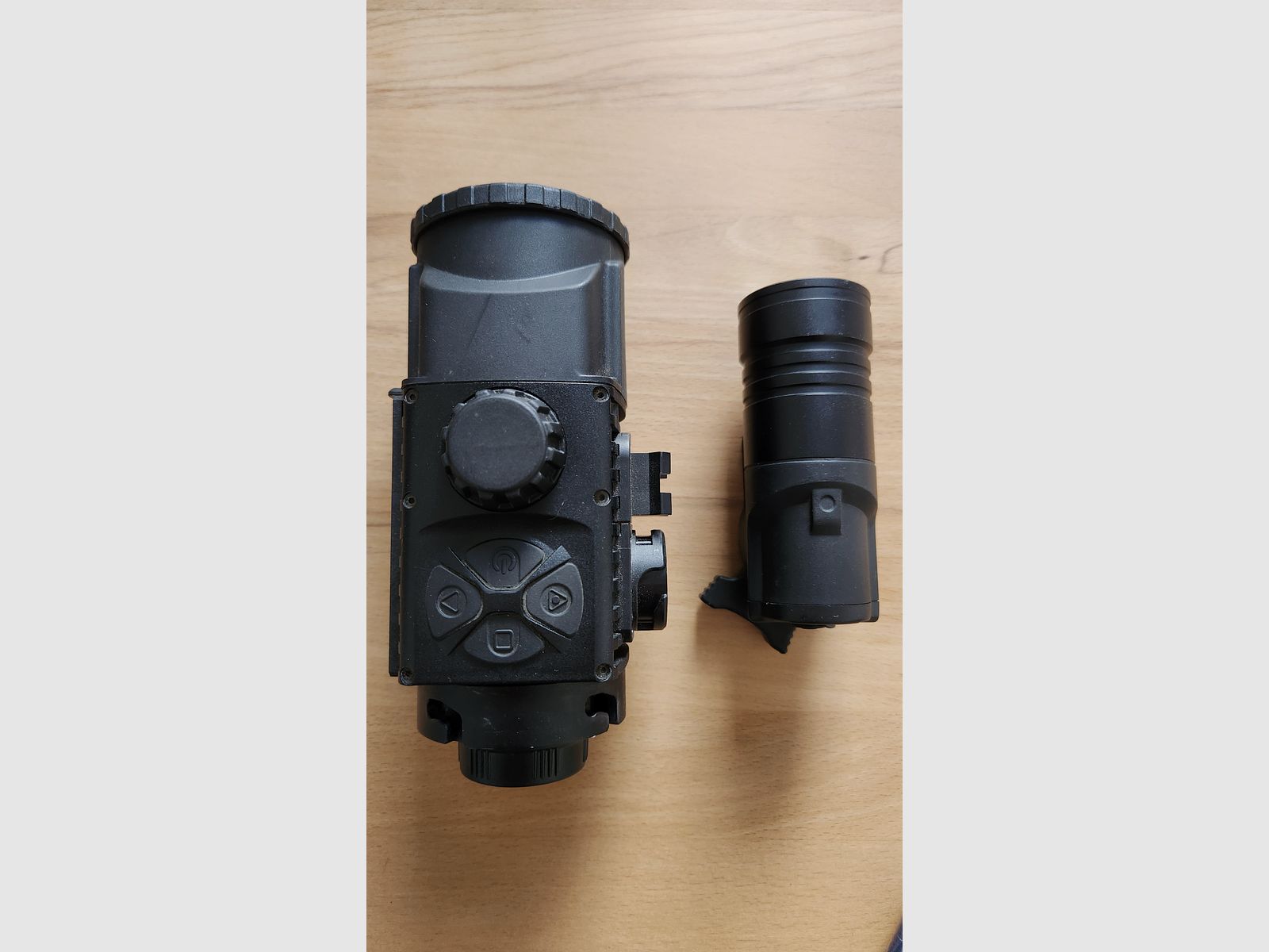 Urządzenie do nocnego widzenia PULSAR FN455 z adapterem RUSAN