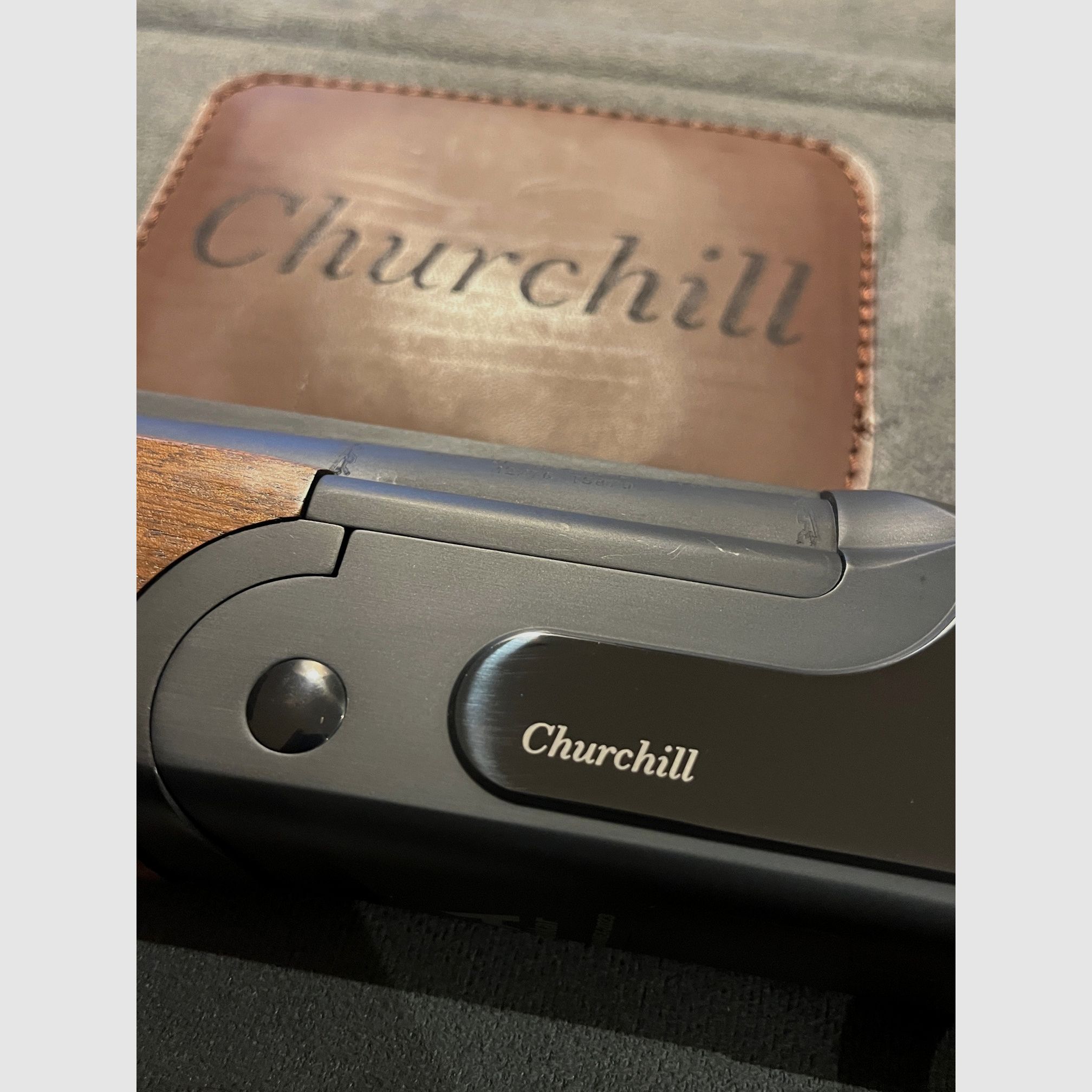 Akkar Churchill 206E LADY Czarny II