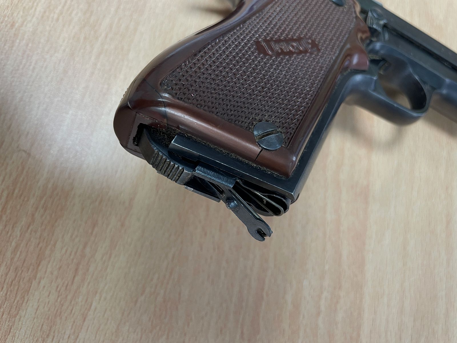 Pistole Unique D.6 Kaliber 22