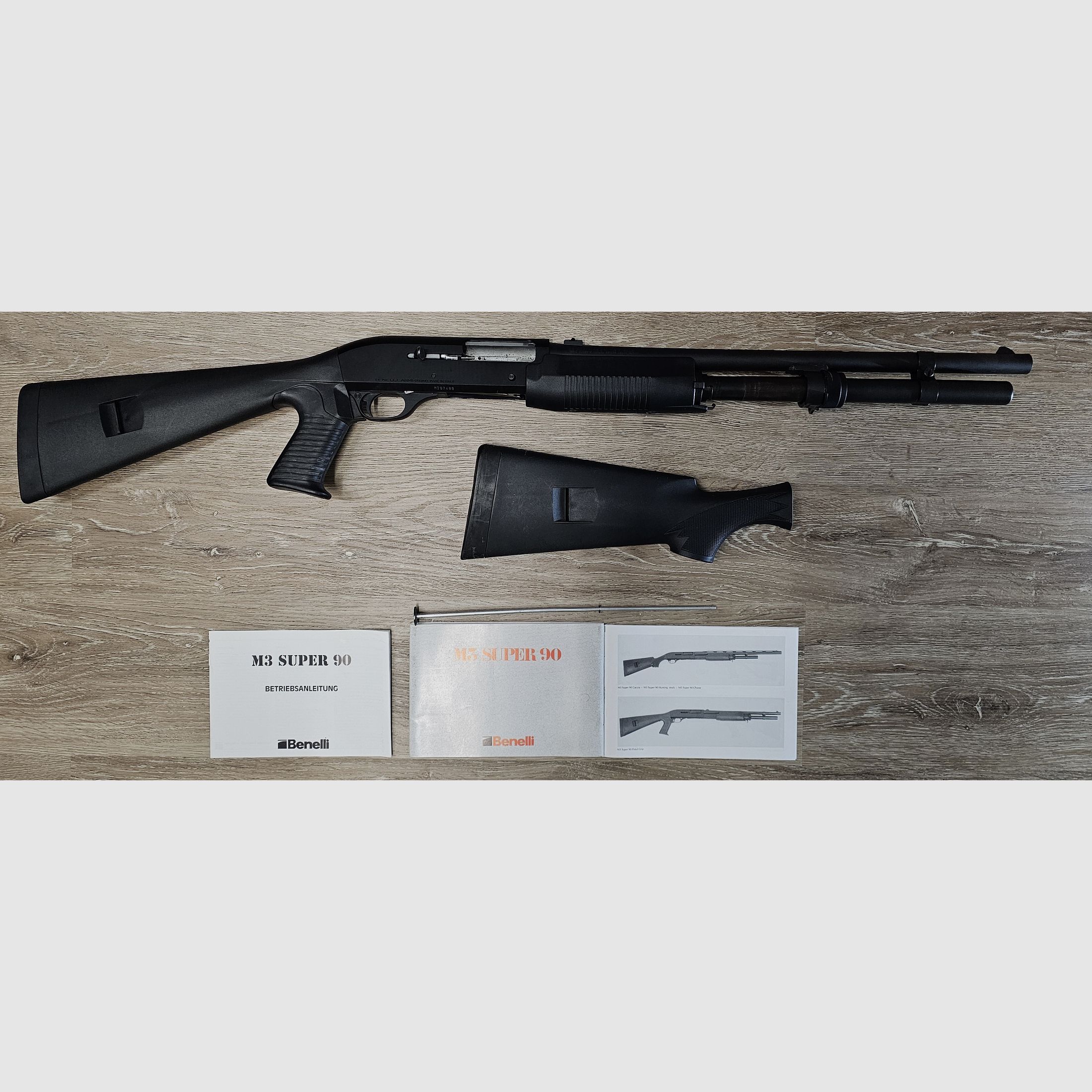 Benelli M3 Super 90, caliber 12/76, short barrel length, pistol grip and standard stock