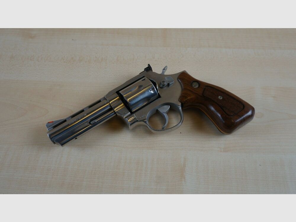Taurus 689