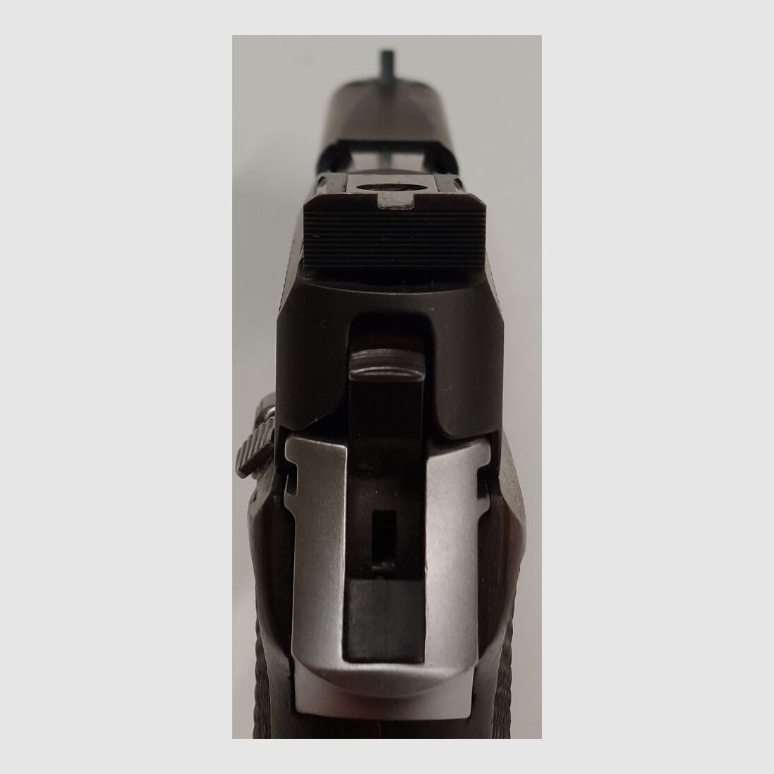 SIG SAUER DEFEKT Halbautom. Pistole SIG SAUER P220 Bicolor Schwarz/Silber im Kaliber .45ACP
