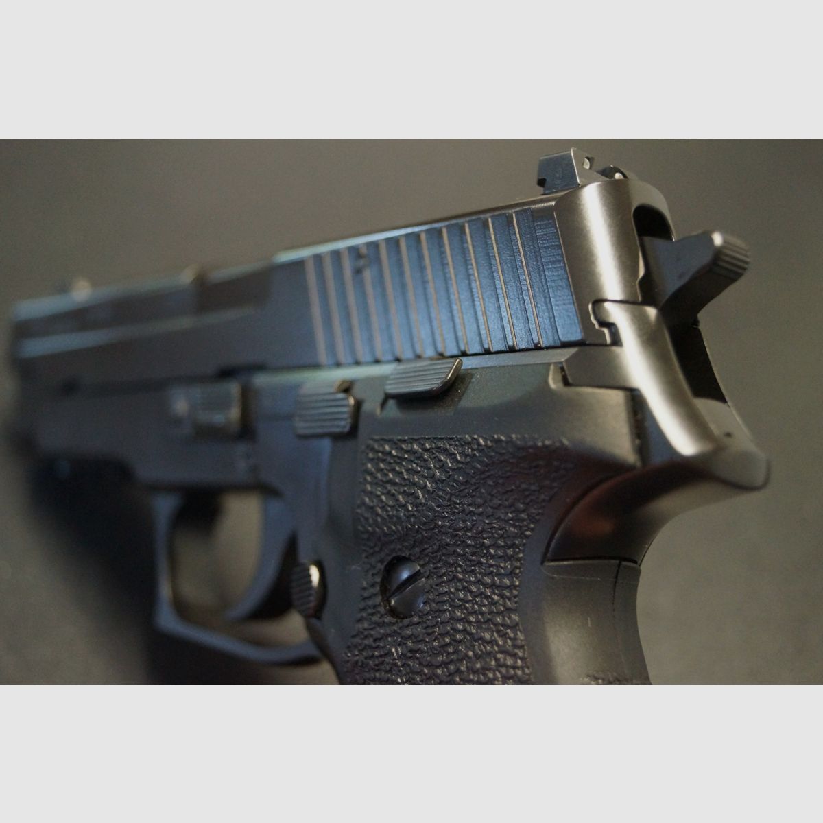 Sig Sauer P226, image 3 of 4