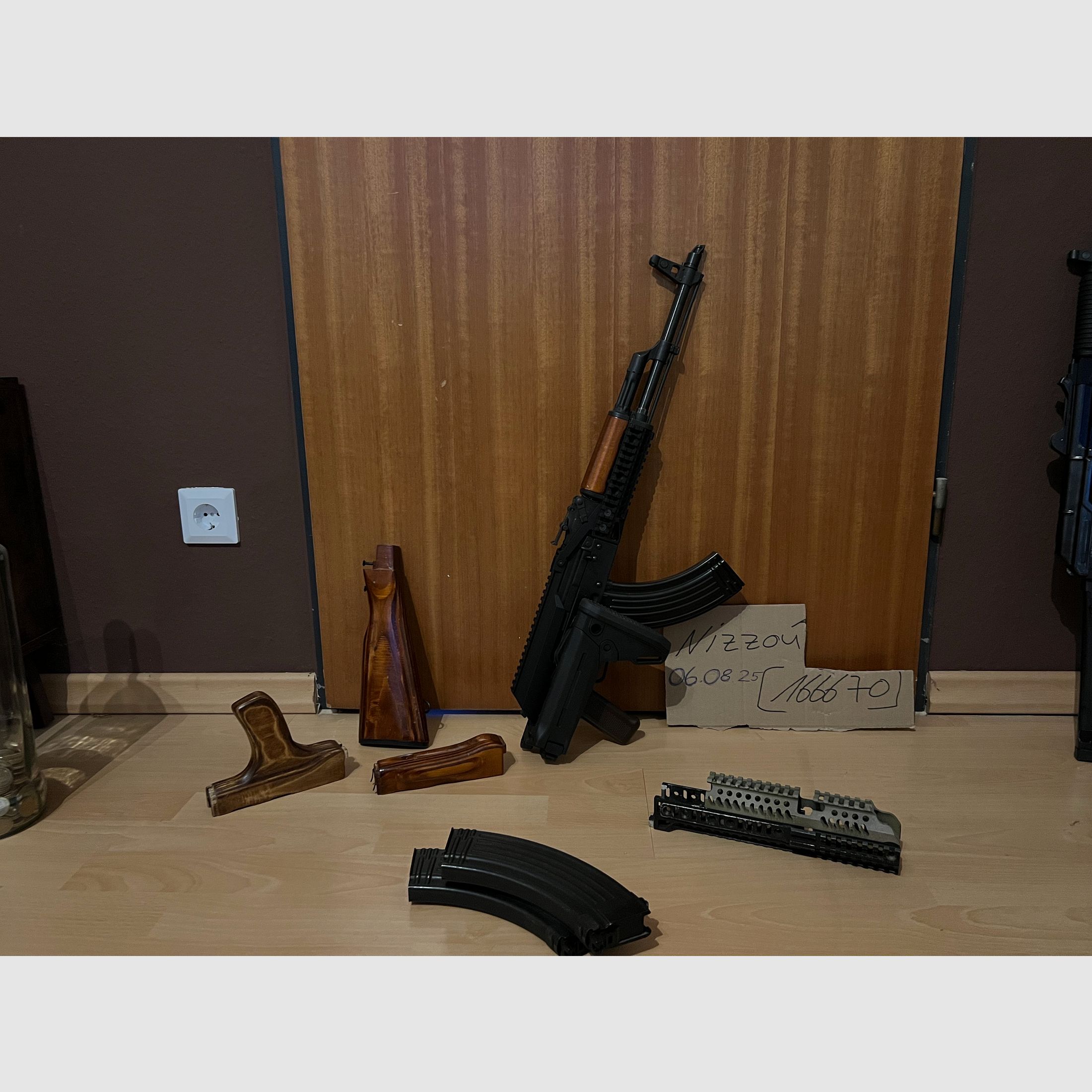 GHK AKM GBB con 3 caricatori e accessori