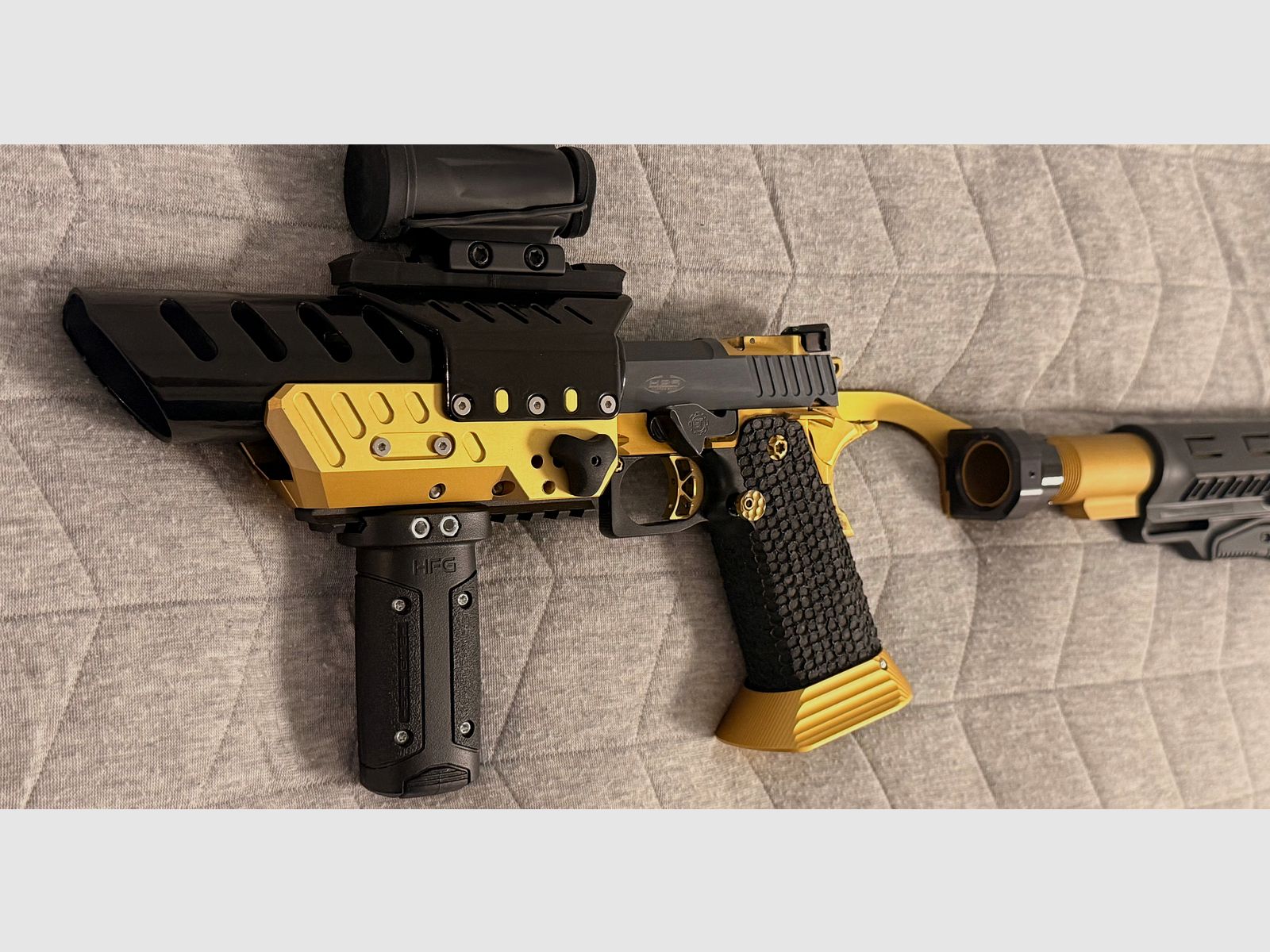 IPSC Standard Optic STI 2011 HPS Guns Range Master 5.4“ with front cut, Picatinny rail weapon is optic ready and Odin2 stock