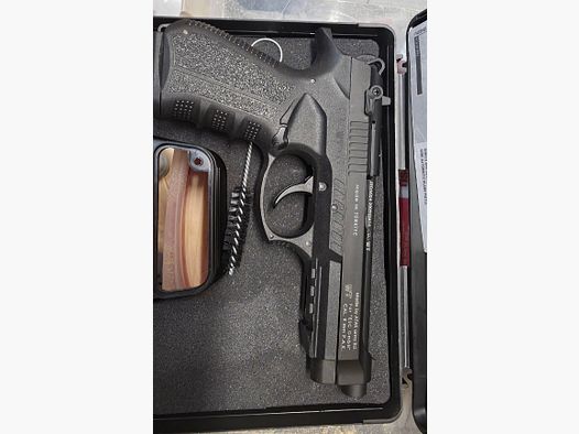 Zoraki 918 mit 3 Magazinen (25er) und Umarex Abschussbecher