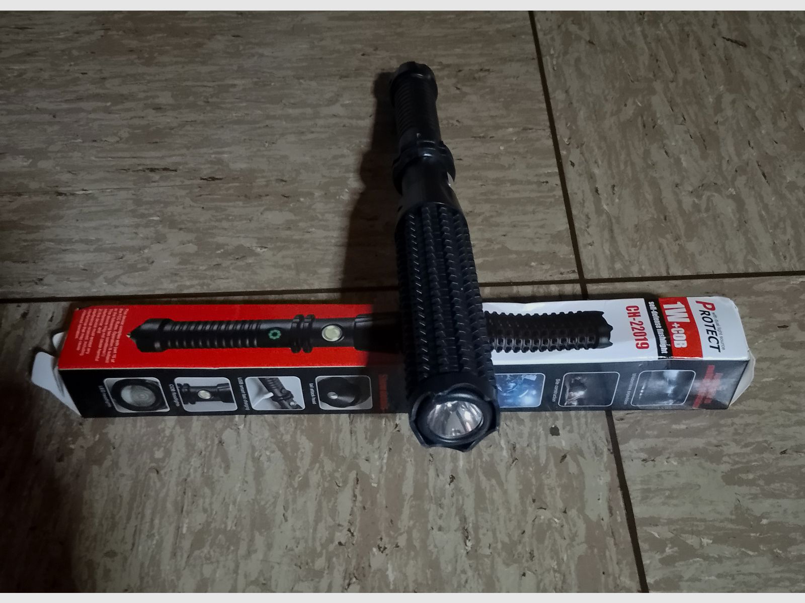 Tactical Flashlight Water Proof Taschenlampe Window Hammer Strobo funktion Aufblasbar usb fast charging