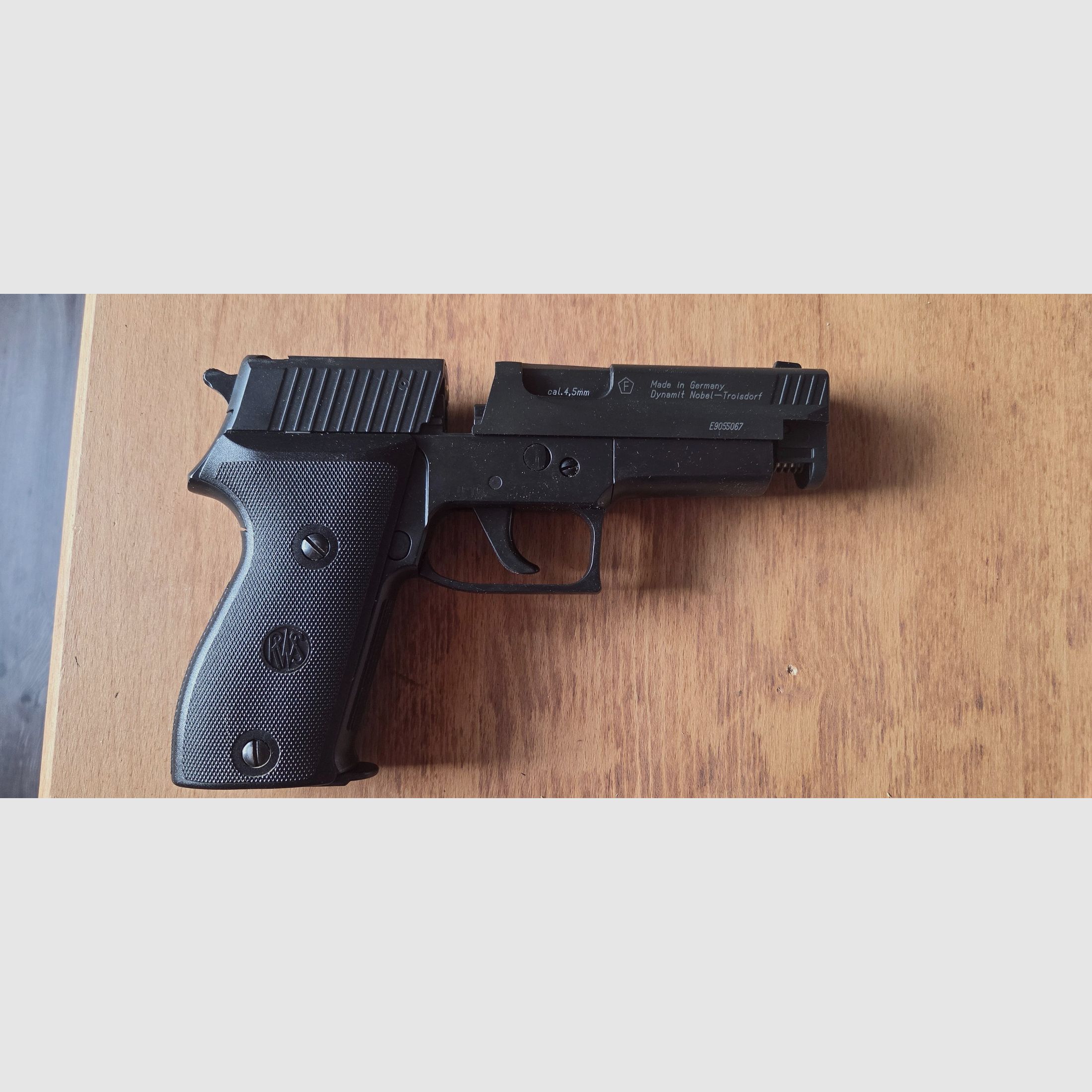 RWS Mod. C225 CO2 air pressure pistol, image 6 of 13