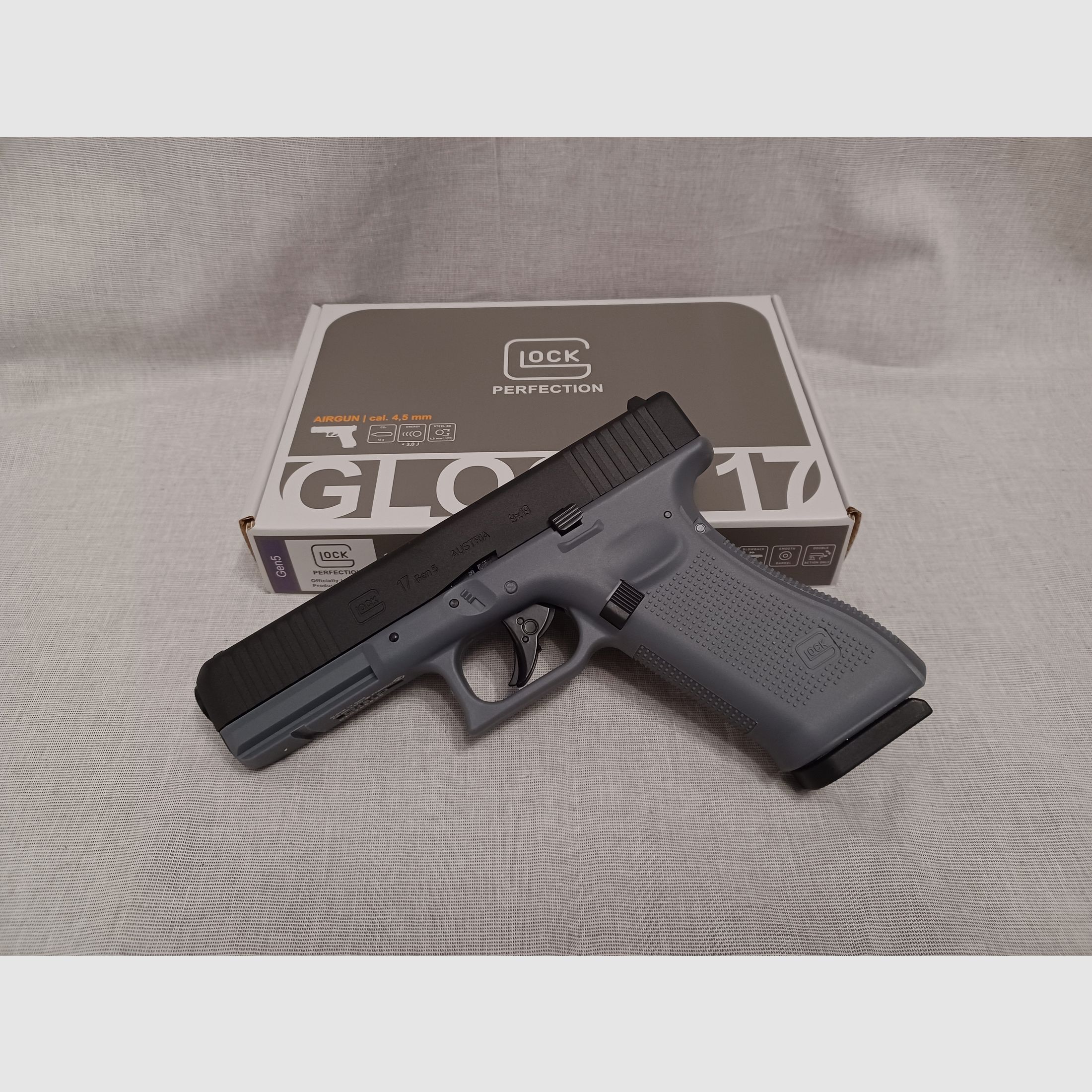 Glock 17 Gen5 / Tungsten Gray / 4,5 mm BB / BlowBack / CO2 / Pistole / OVP (31)
