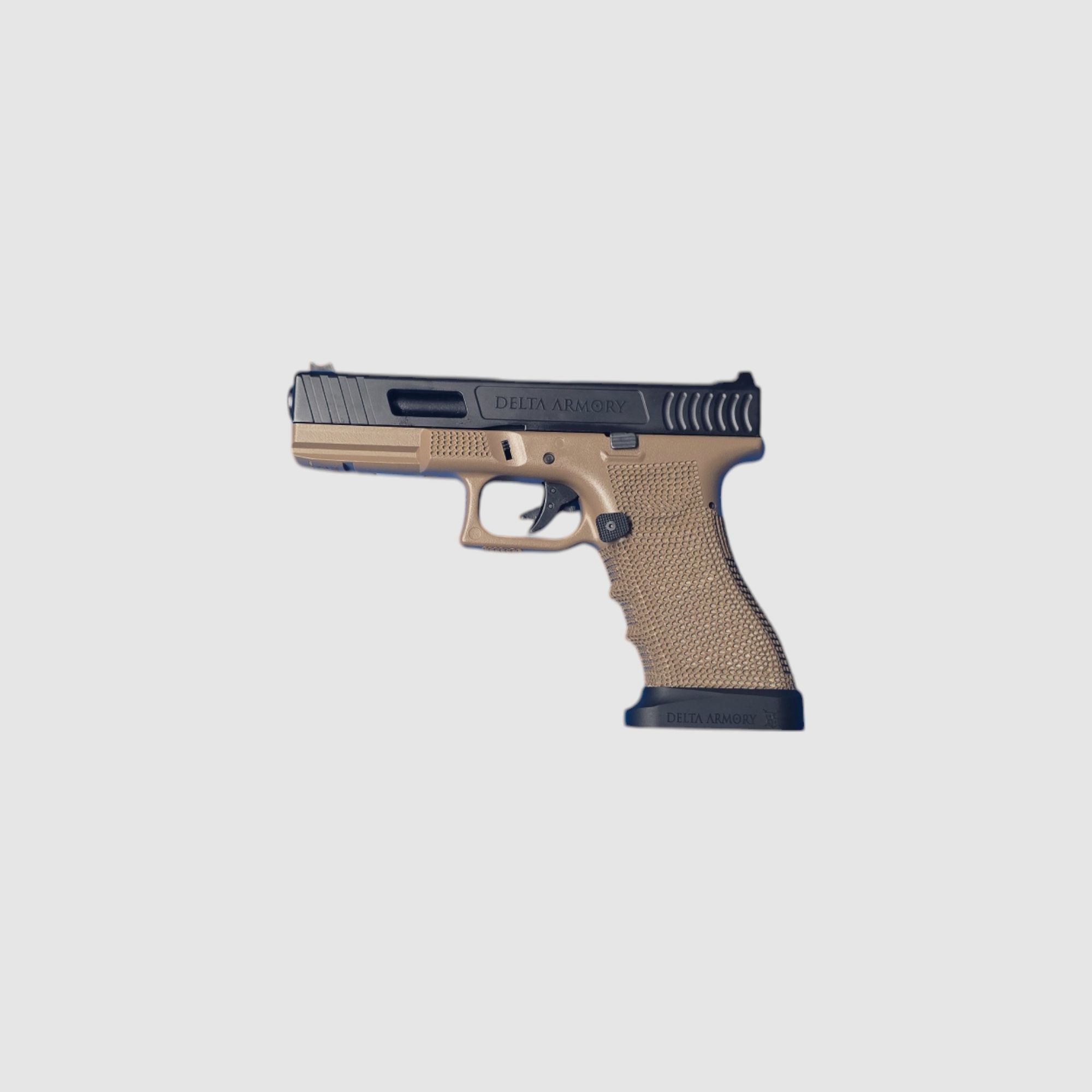 P01 GBB Airsoft Pistole mit Grip Stippling in Tan | Delta Armory