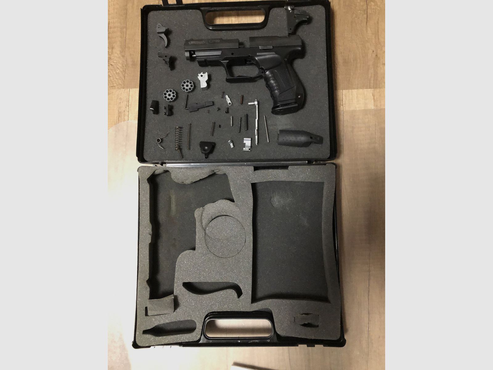 Walther CO2 CP99 pistool als onderdelenhouder