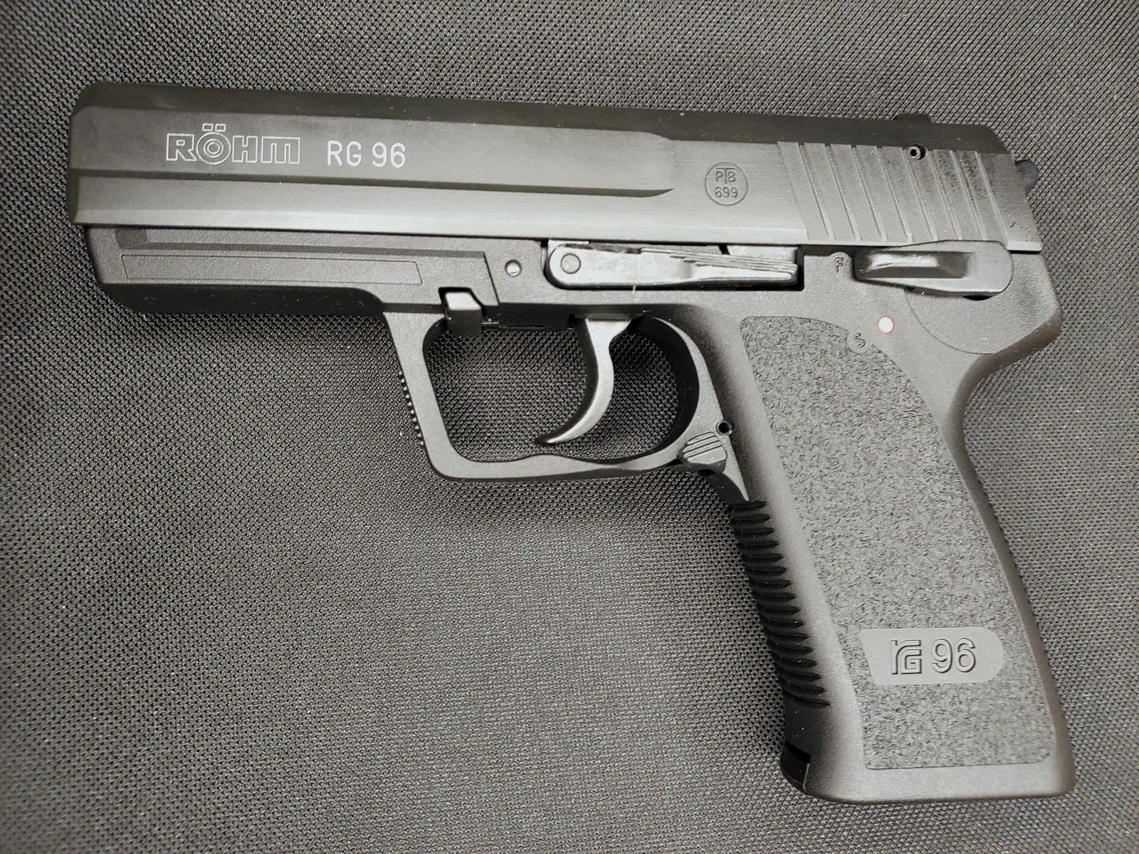 Röhm RG96 / RG 96 pistola de fogueo 9 mm P.A.K. PTB 699 niquelada