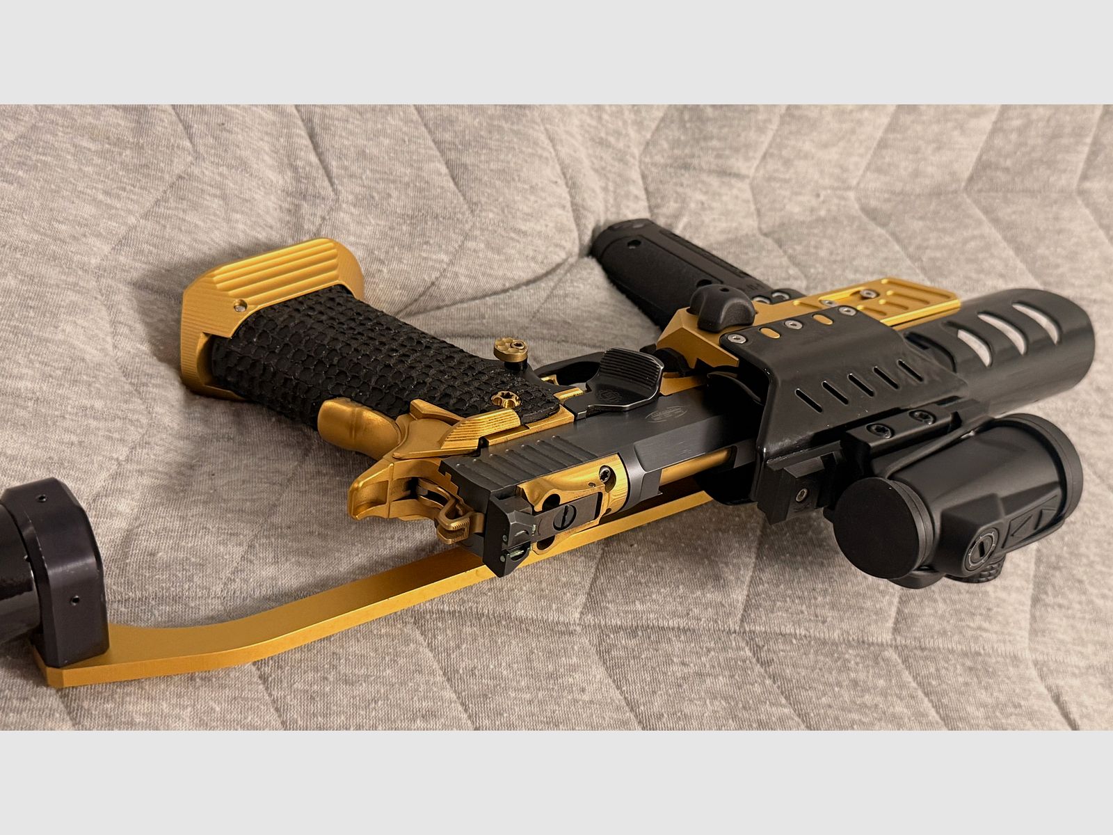 IPSC Standard Optic STI 2011 HPS Guns Range Master 5.4“ with front cut, Picatinny rail weapon is optic ready and Odin2 stock