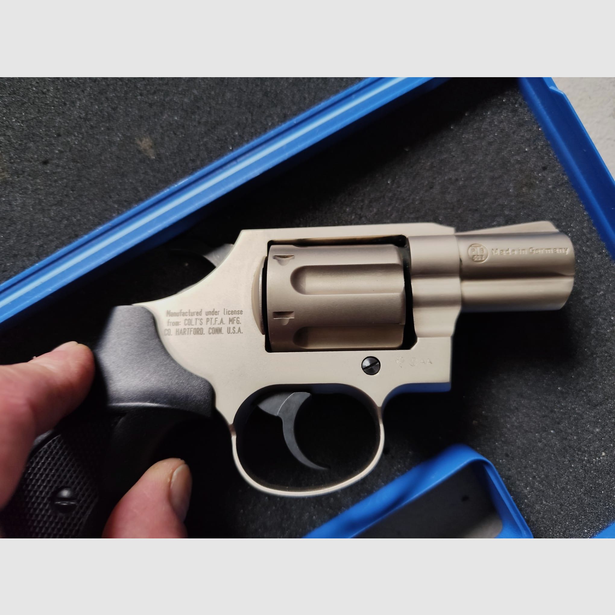  Colt Detecive Special vernickelt, Schreckschuss 9mm, mit schwarzen Combat Kunststoffgriffschalen