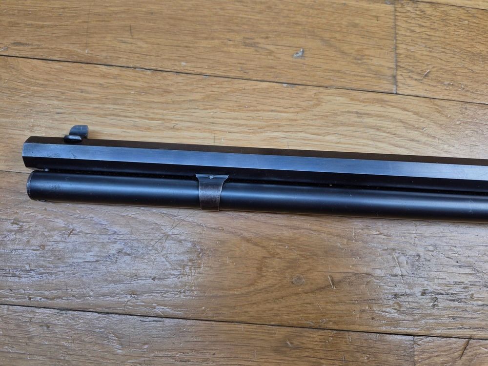 Sehr schöne Winchester Model 1894 – Version Büchse mit oktagonalem Lauf (!) – Herstellung Winchester New Haven von 1919 – Holz in Top-Zustand – Lauf superbe – Mechanismus einwandfrei – Wunderschöner Lyman N° 2 Diopter aus der Zeit – Sehr schöne Markierungen auf schönem Brünierung – Wunderschönes Sammlerstück! – TBE ++, Bild 32 von 33