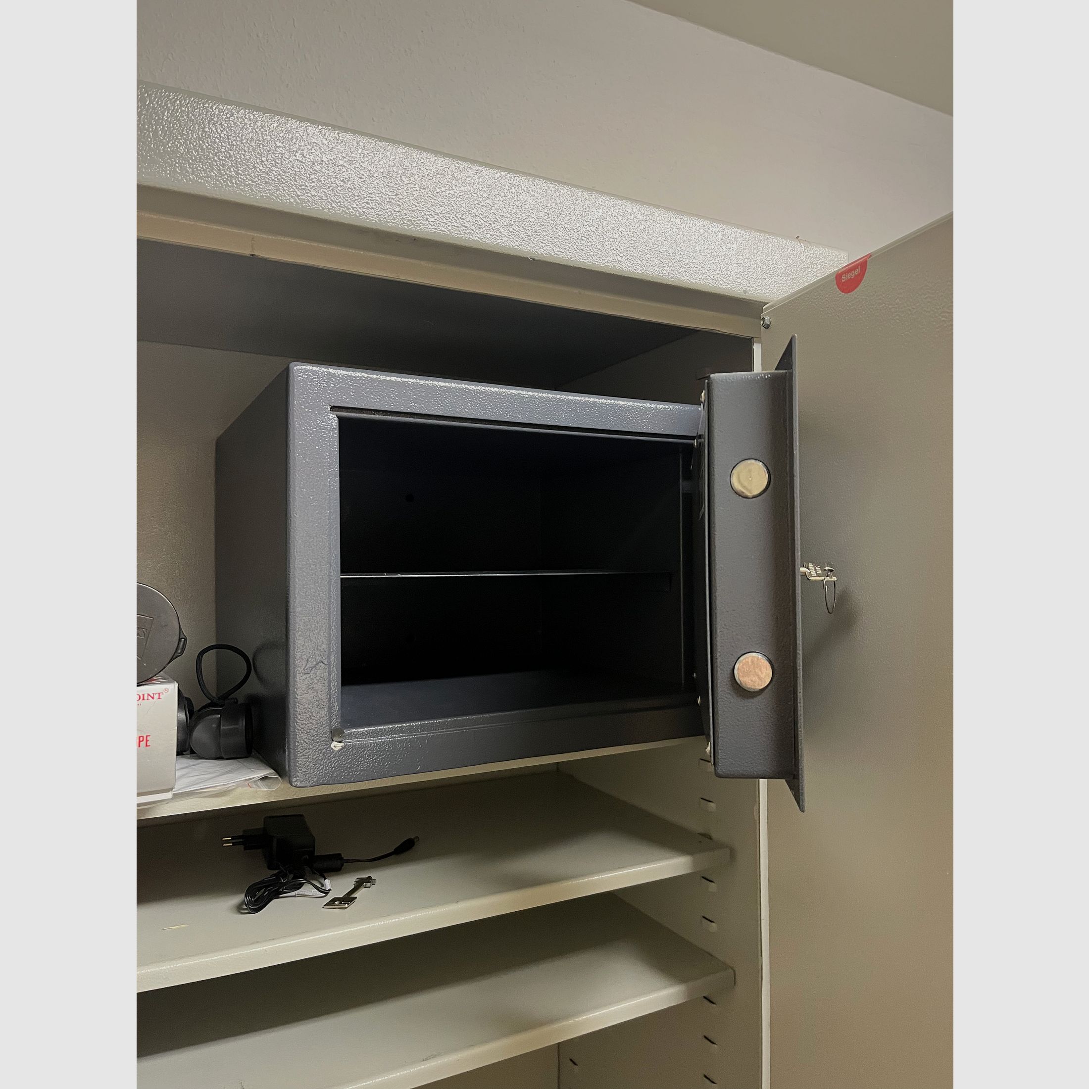 Armoire à armes / Coffre-fort / Armoire à munitions