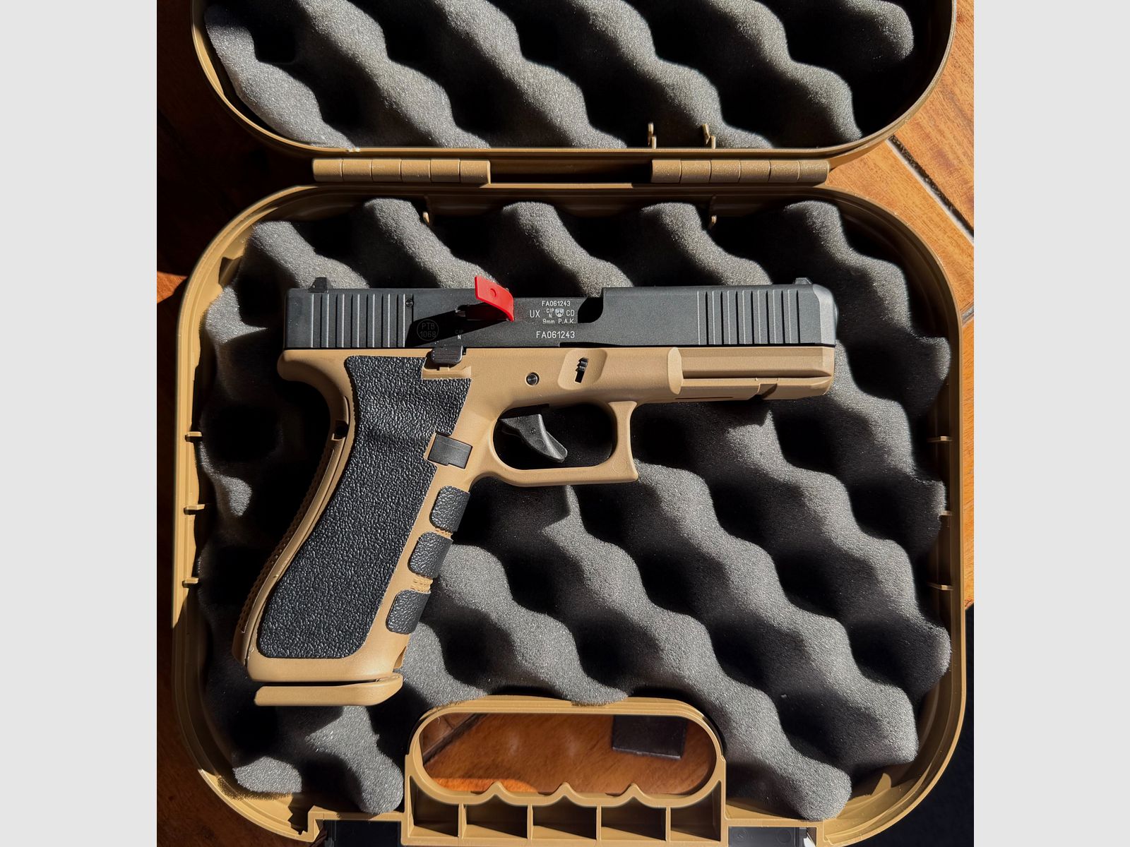 Glock 17 Gen5 French Army Limited Blank Firing 9mm 3 Magazines TOP, image 2 of 6