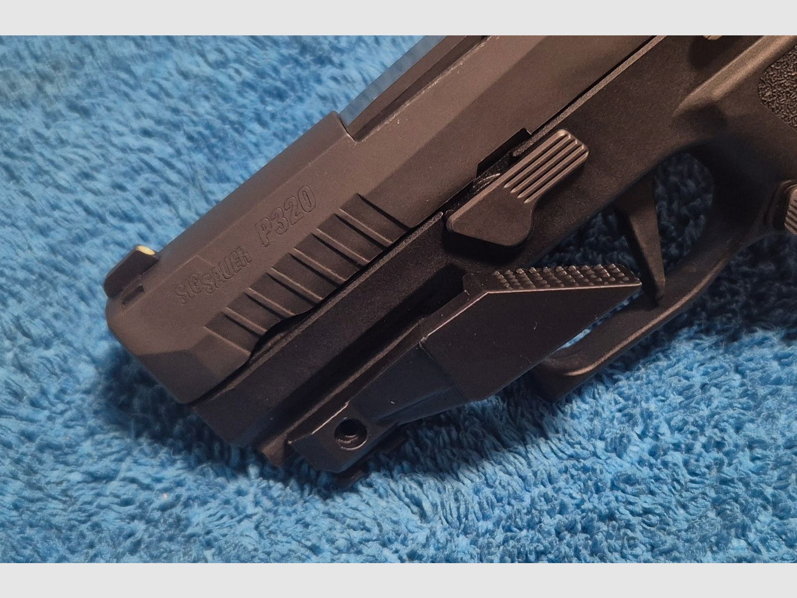 MUNITEX Thump-Rest Auflage / Daumenauflage für Pistolen mit Picatinny-Schiene