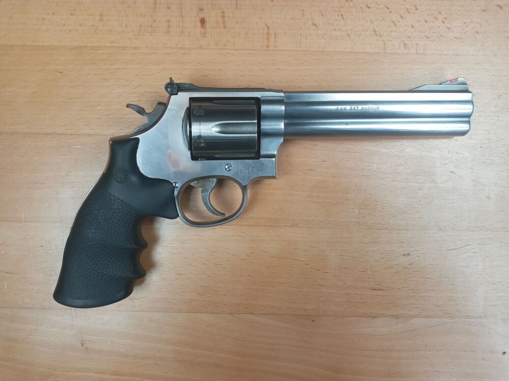 Smith & Wesson	 Modell 686 - 5
