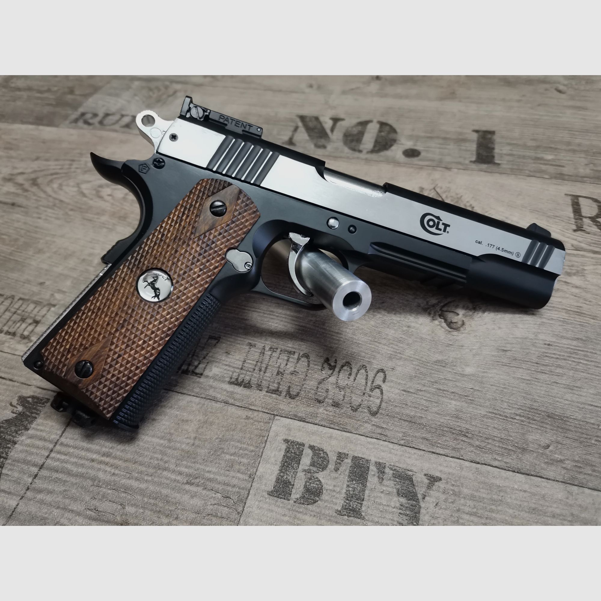 Colt Special Combat Classic CO2 4,5mm BB de acero VOLLMETALL en SET