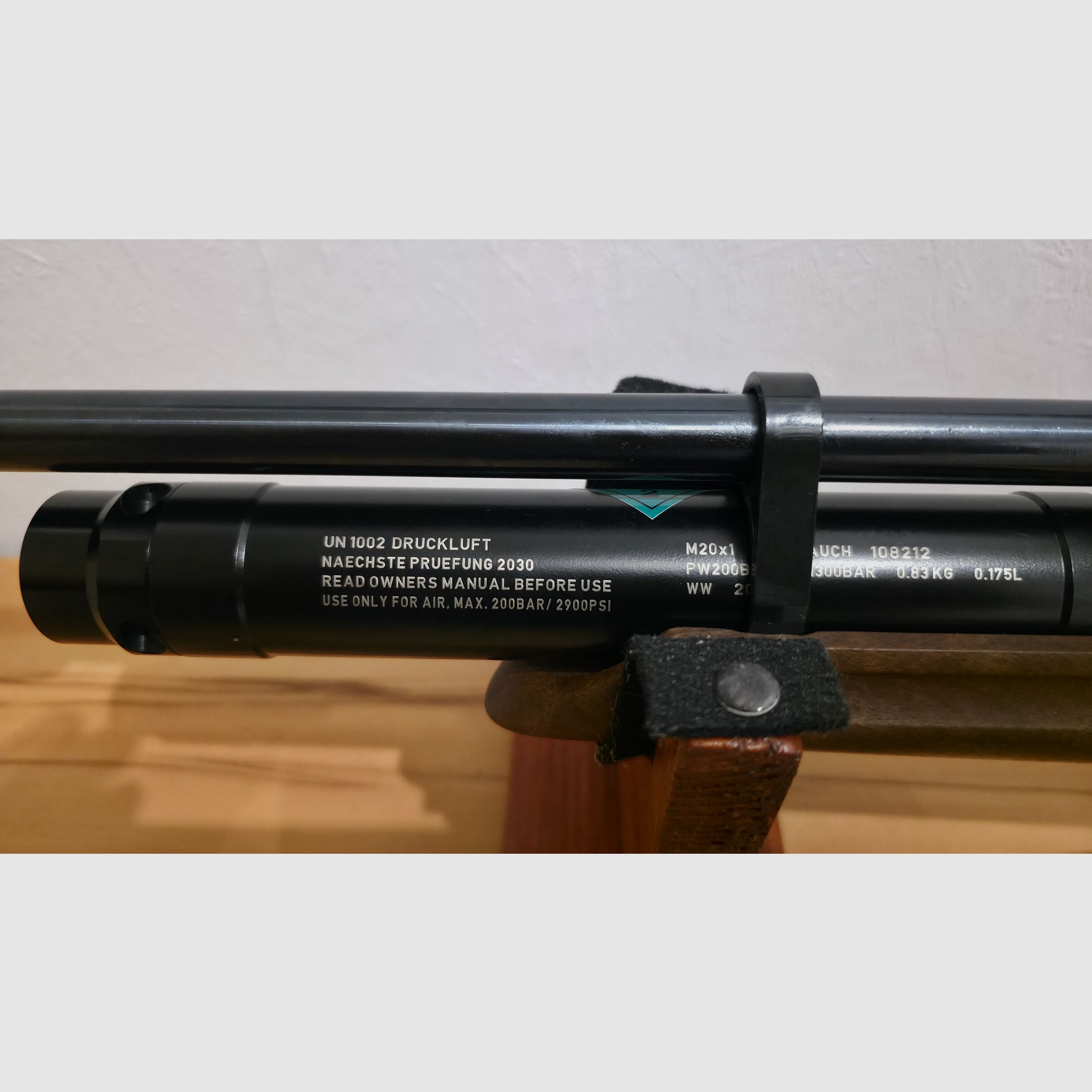 Weihrauch HW 100 T 4,5mm met demper en Hawke richtkijker 6-24x50 Compact