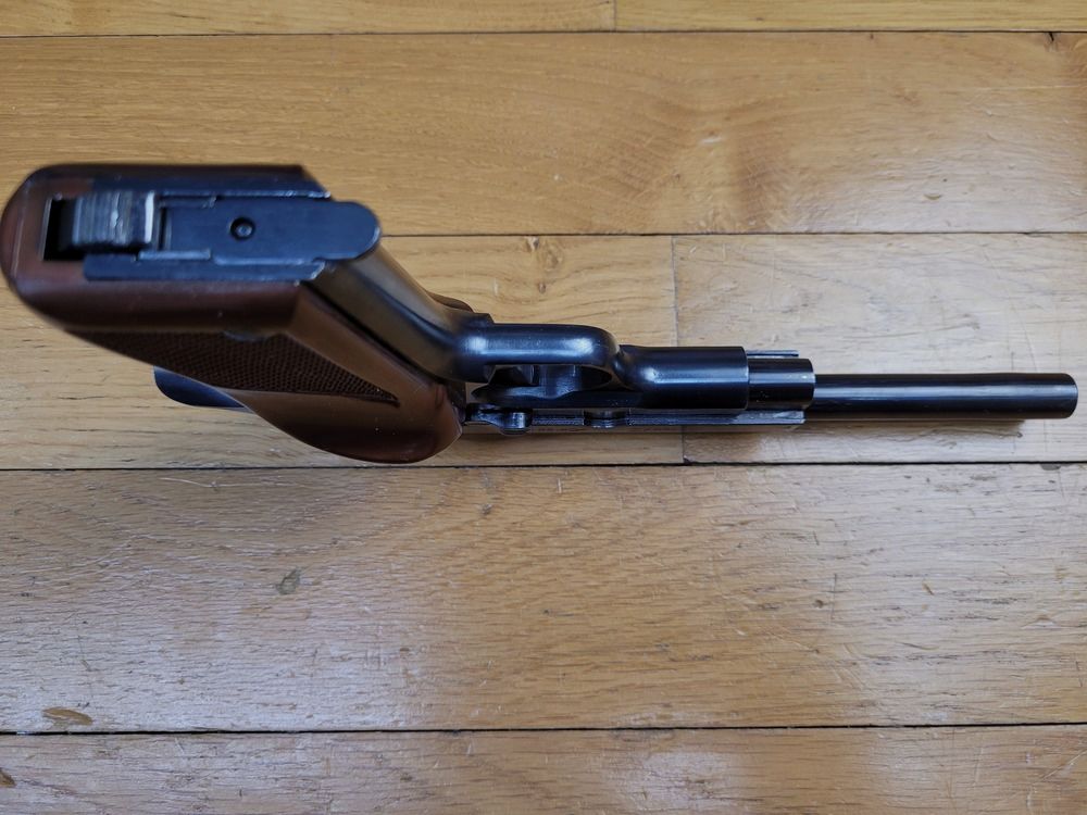 Hermosa pistola Unique modelo D6 – cal. 22LR – Cañón de 6 pulgadas – Excelente estado mecánico y estético – Cargador de diez disparos – Modelo muy fiable y todo de acero – En caja original para un estado del arma casi nuevo!, imagen 8 de 21