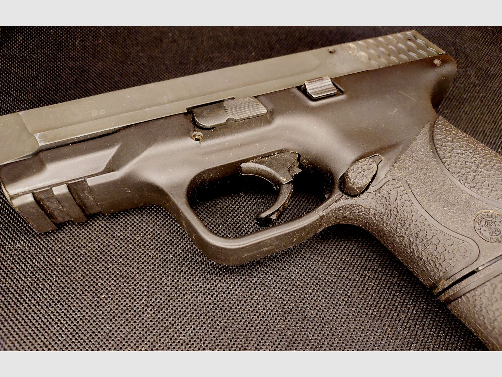 Smith & Wesson M&P 9C Schreckschusspistole, Kaliber 9mm P.A.K., in Schwarz (PTB 984) — mit 2 Magazinen (1x Standard, 1x verlängert XXL)