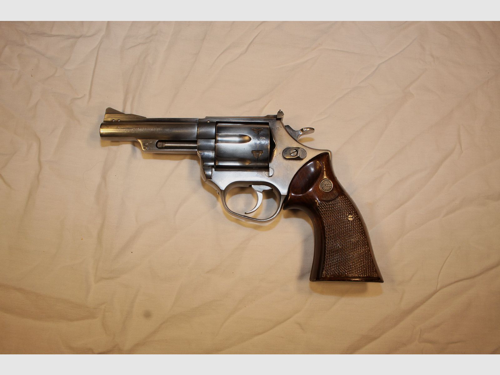 Astra Revolver, .357 Mag., en acier inoxydable.