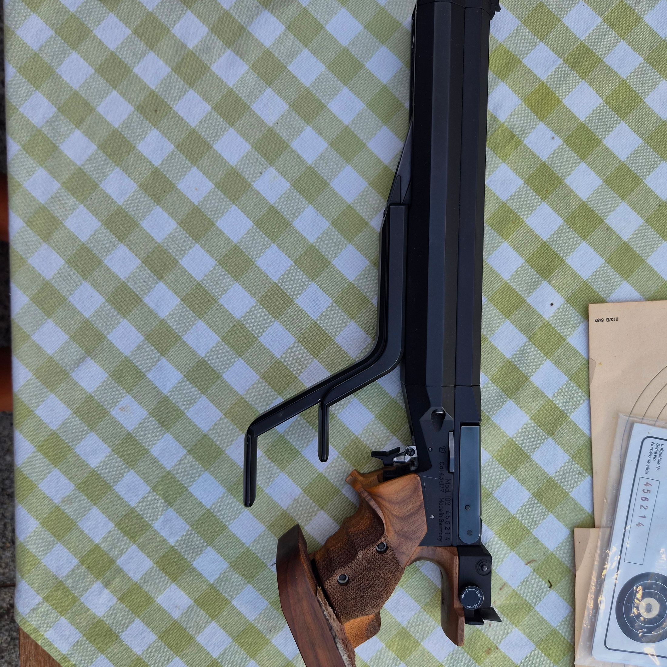 Pistola de competición Feinwerkbau Modelo 102