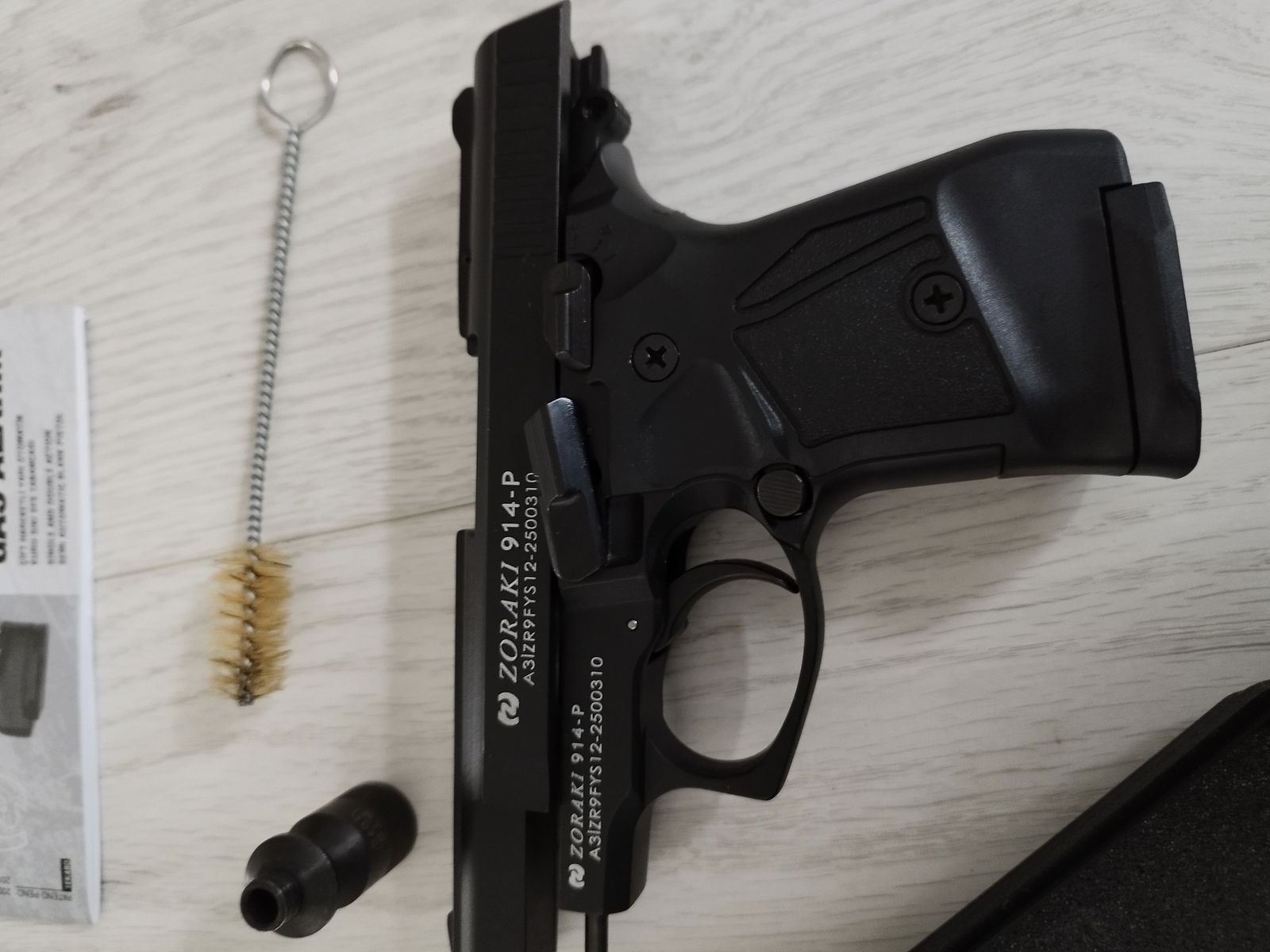 Zoraki 914-P Schreckschusspistole 9mm P.A.K. brüniert PTB mit Box, Anleitung und Becher.