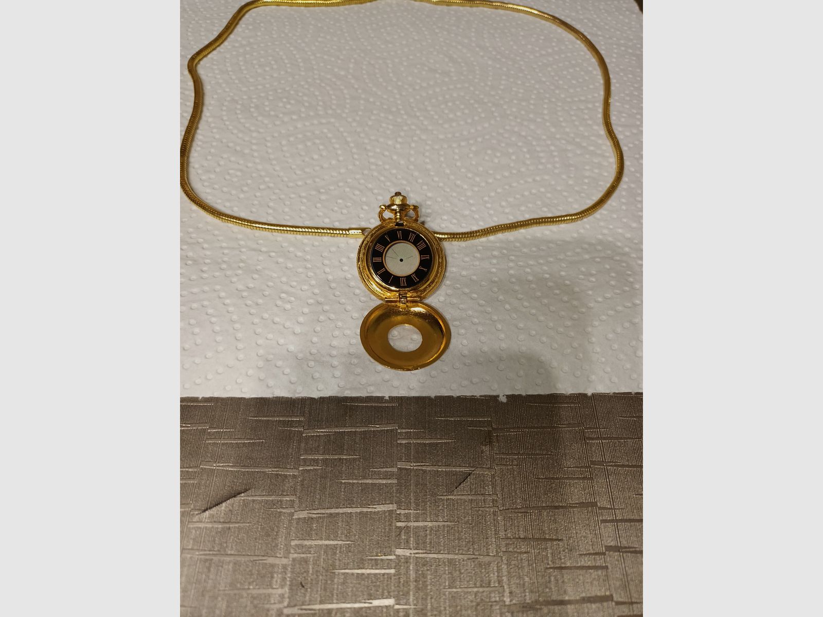 Ladies watch with necklace