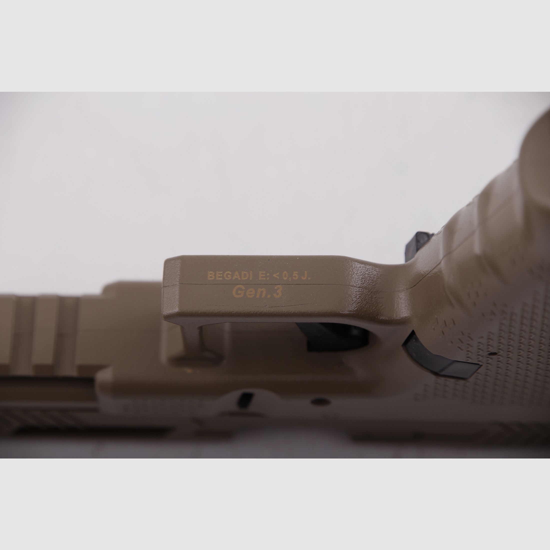 Cyma CM.131 Begadi Gen.3 Airsoft Pistole <0,5J AEG + Koffer + 2 Magazine