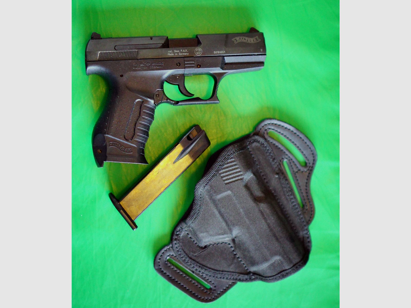 Walther P99 blank firing pistol 9mm P.A.K. (PTB 637) with pancake holster