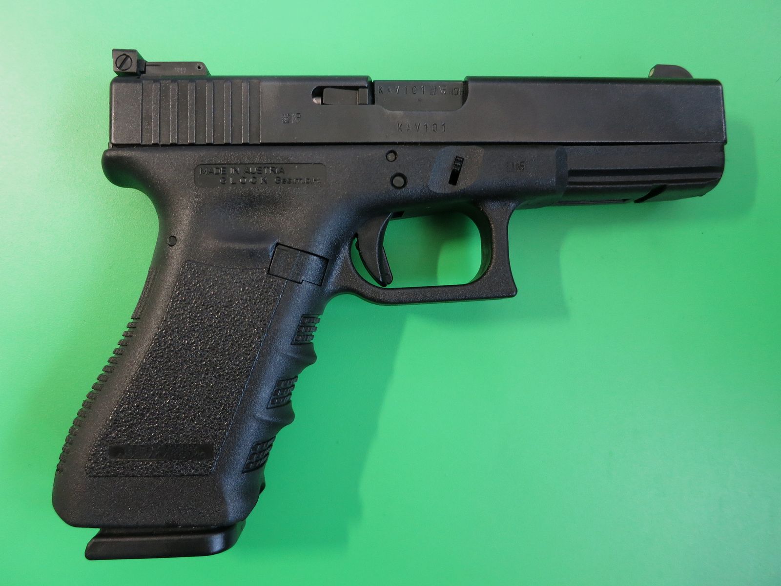 Self-loading pistol GLOCK 22 Gen3, cal. .40 S+W, display piece #64