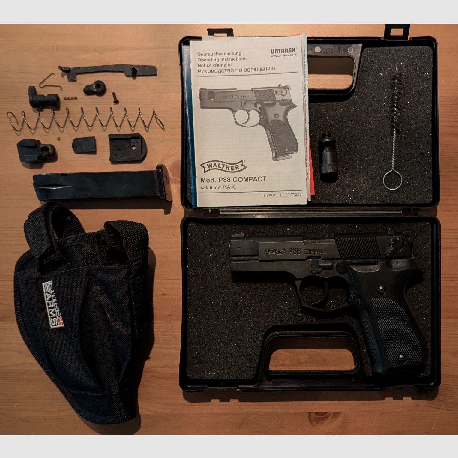 Umarex Walther P88 Compact 9mm Schreckschuss inkl. Holster, Ersatzmagazin, Abschussbecher, Reinigungsbürste, Transportkoffer und Ersatzteilset.
