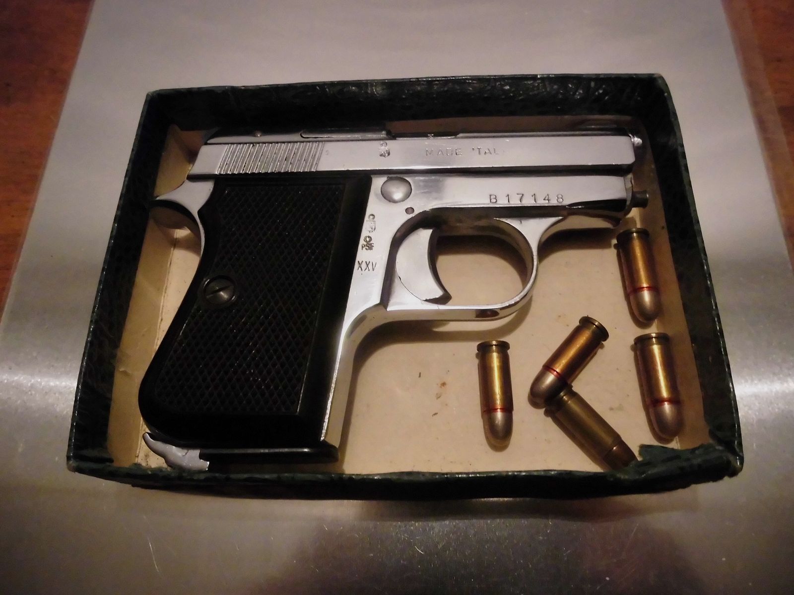 Pistolet Titan kal. 25 6,35 mm