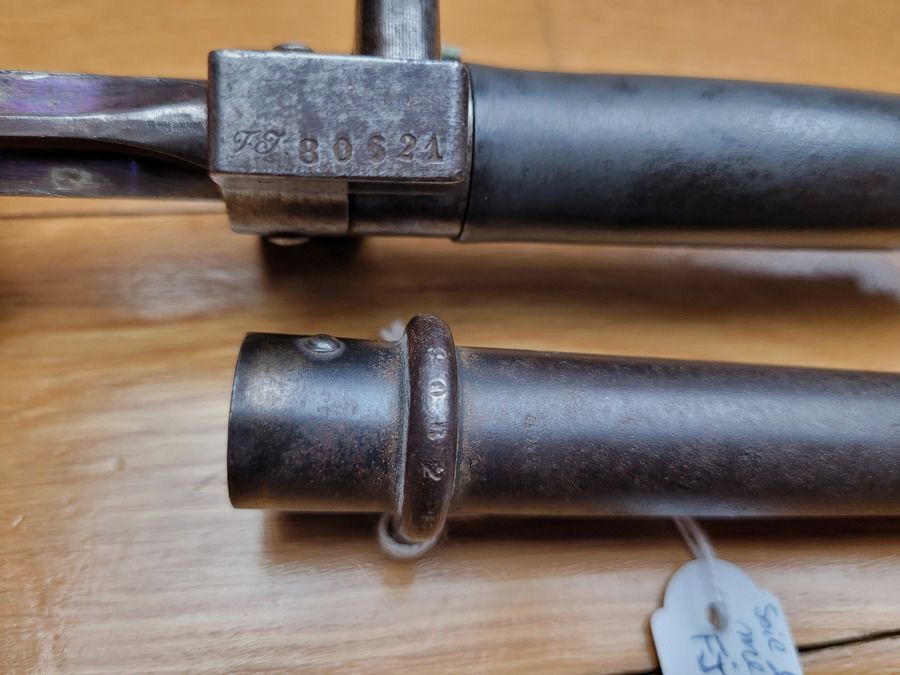 Mooie bajonet LEBEL 1886/93/15 – zeldzame handgreep in GEGOTEN IJZER – Wapen in uitstekende staat en met hetzelfde nummer – uitstekende staat, afbeelding 1 van 11