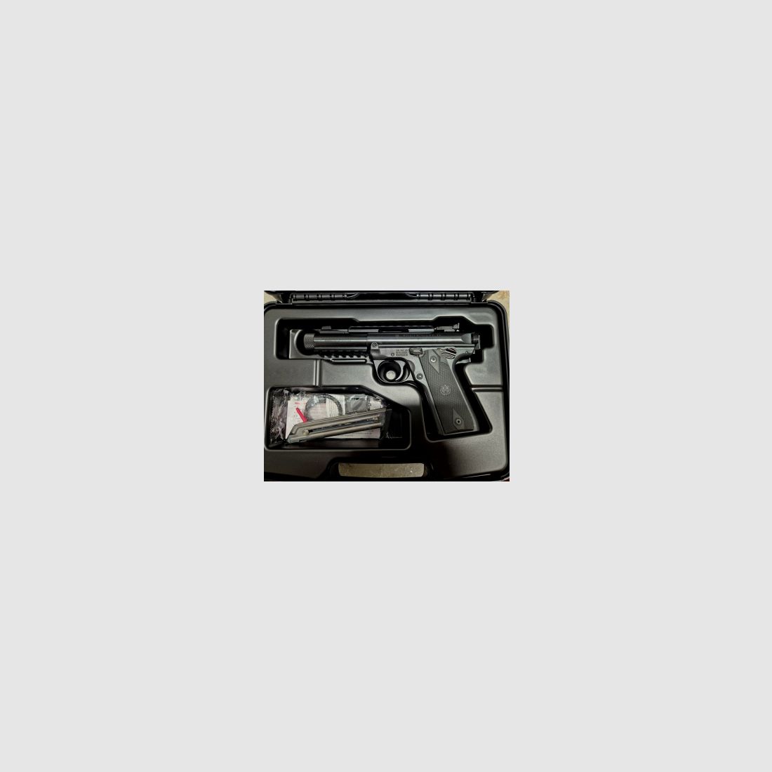 RUGER PISTOLE MARK IV 22/45 TACTICAL .22 LR 4,4"/11,18CM BLUED 1/2"-28