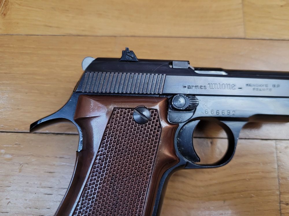 Schöner Unique Modell D6 – Kal. 22LR – Lauf 6 Zoll – Ausgezeichneter mechanischer und ästhetischer Zustand – Zehn-Schuss-Magazin – Sehr zuverlässiges Modell aus Vollstahl – In Originalverpackung für einen Zustand der Waffe, der nahezu neu ist!, Bild 18 von 21